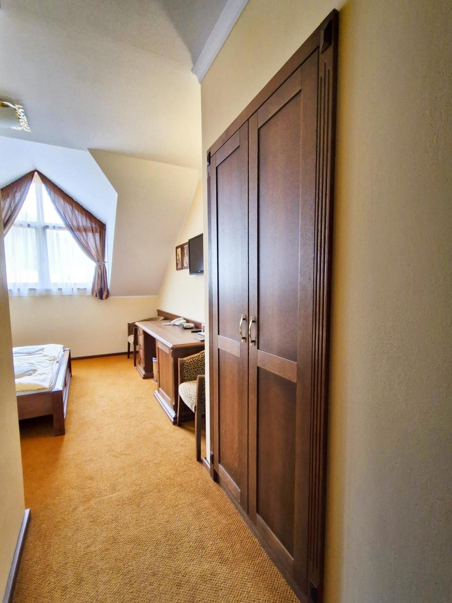 Country Saloon Bela Hotel Room photo