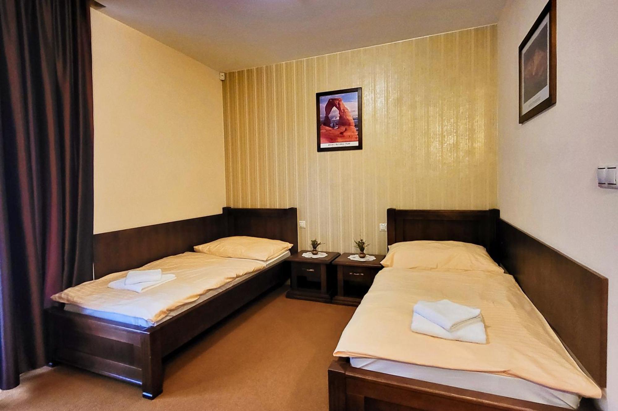 Country Saloon Bela Hotel Room photo