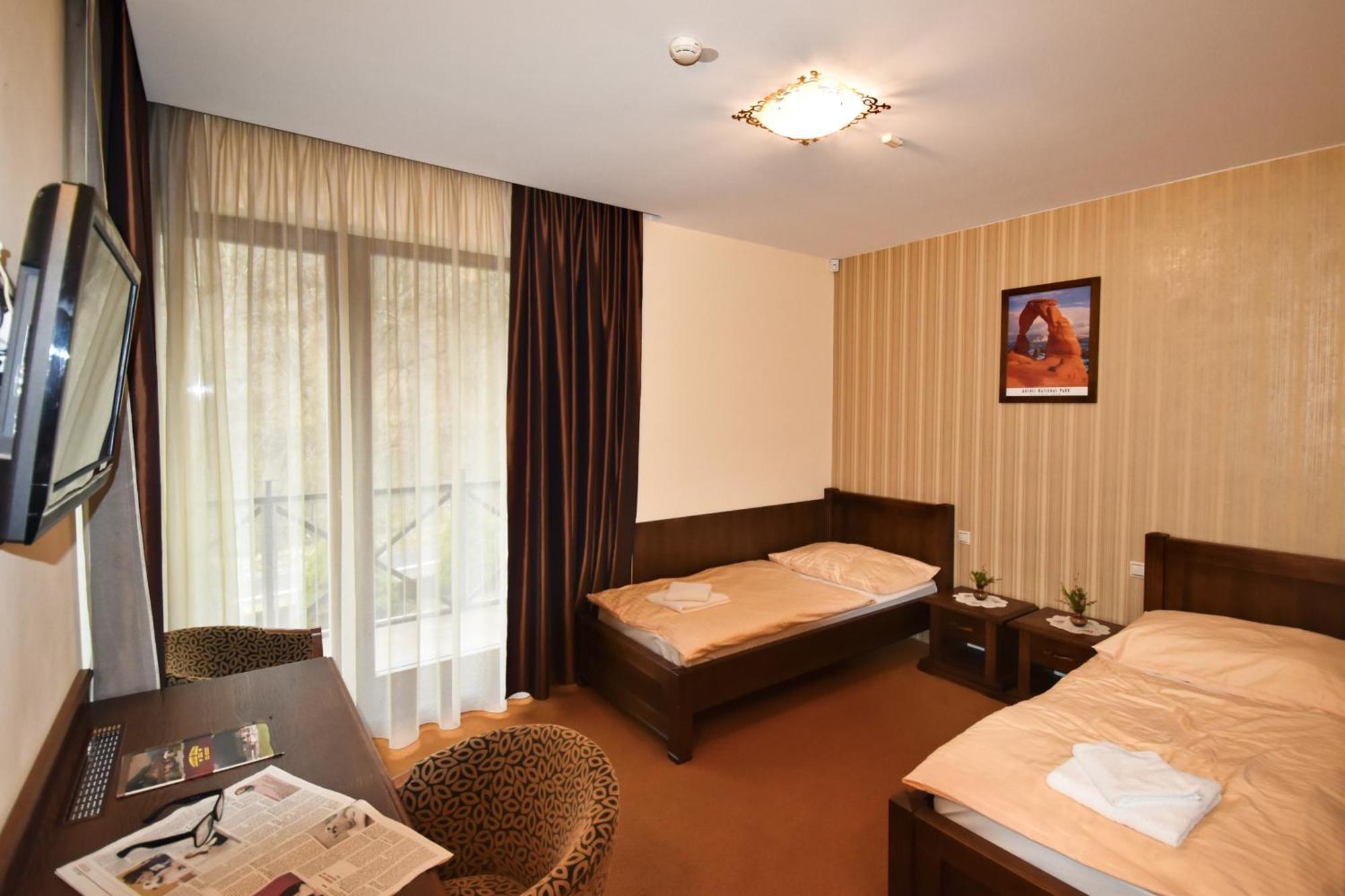 Country Saloon Bela Hotel Room photo