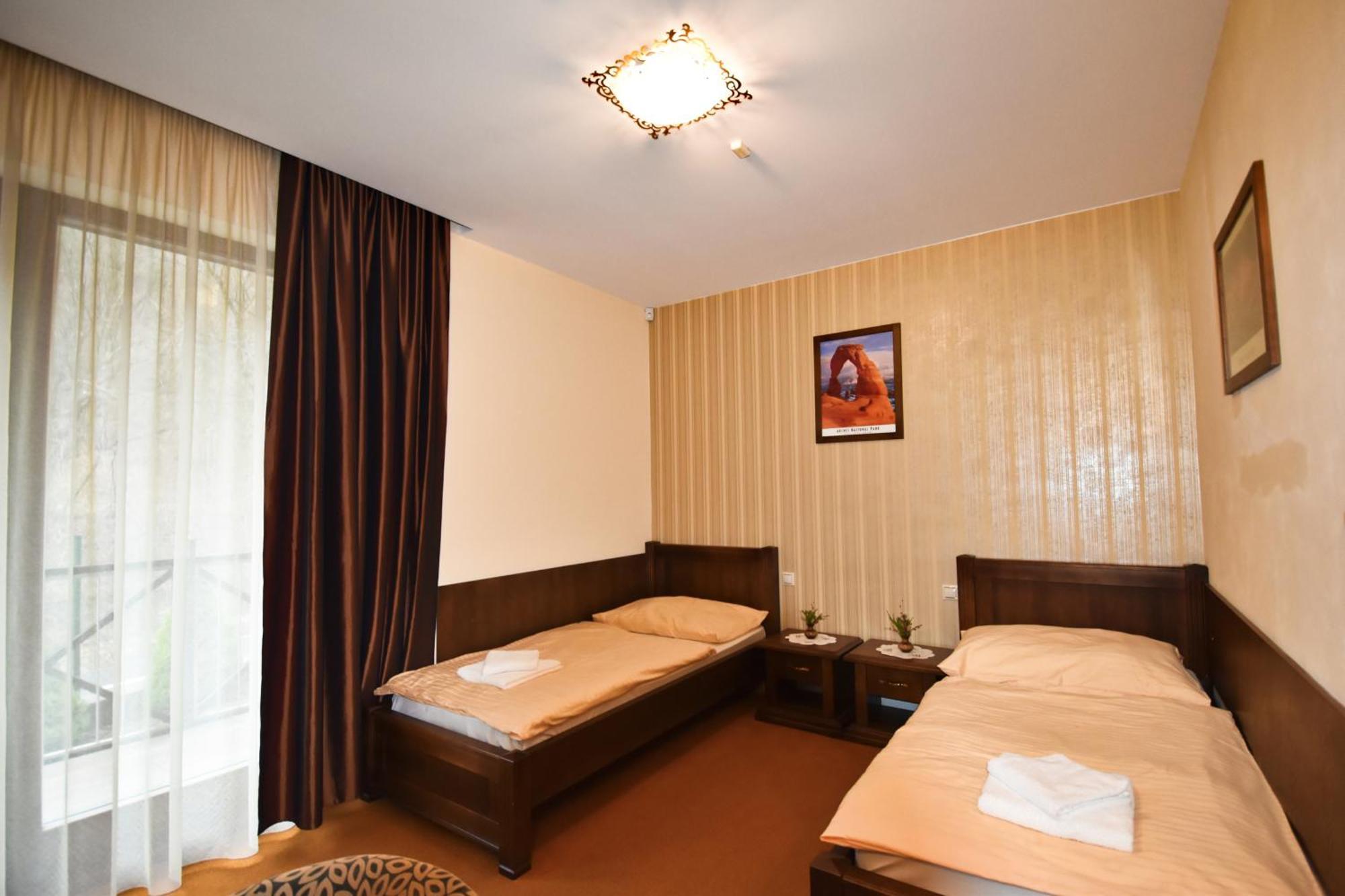 Country Saloon Bela Hotel Room photo