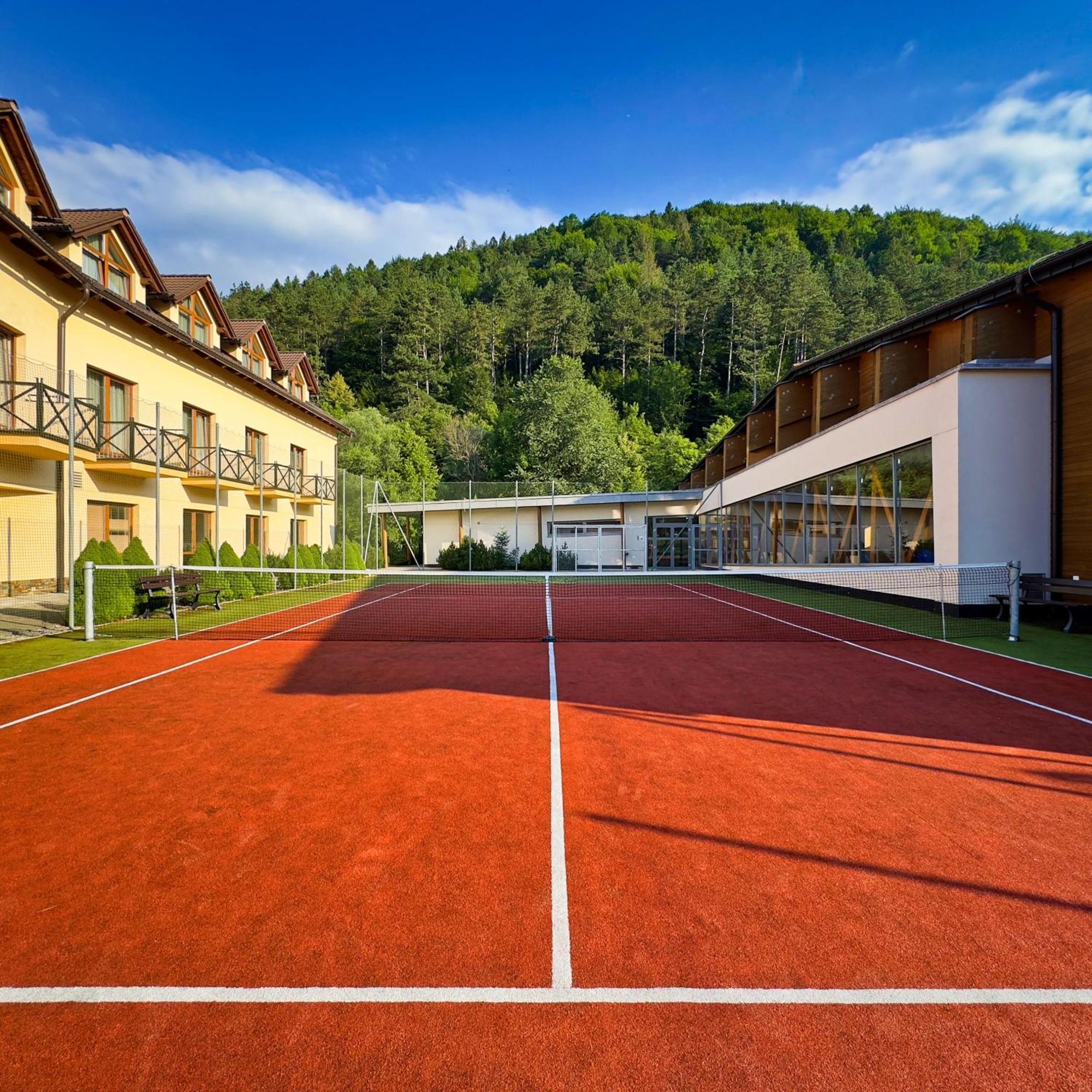 Country Saloon Bela Hotel Exterior photo